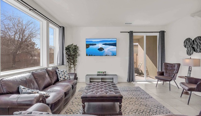 5-Bedroom/3.5Bath/Sleeps18/2 Kitchens