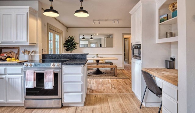 5 Bedroom, 3 Bath House! With Brand New Hot Tub!