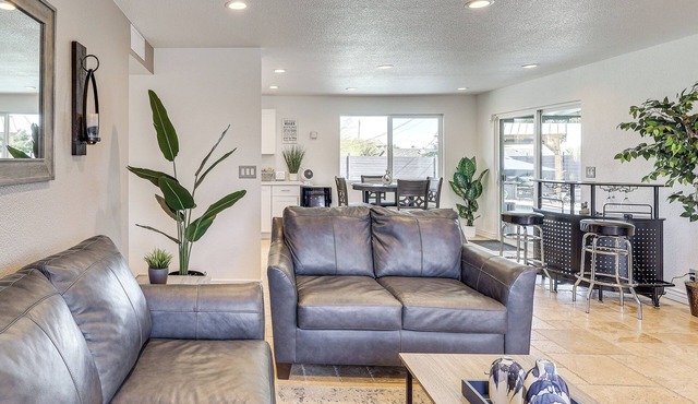 ~ 5 Mi to Lake Havasu: Family Home w/Fenced Yard!