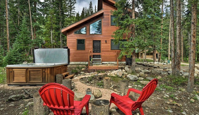 5 Mi to Ski Resort: Mtn-view Breck Home w/Hot Tub
