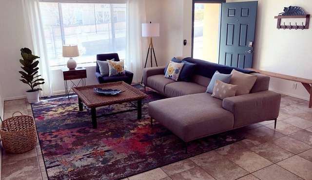 5 Min Walk to Joshua Tree Village w/RV Parking& 15 Min Drive West Park Entrance