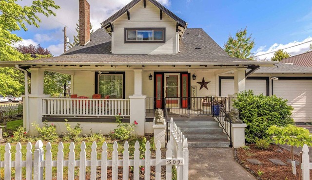 5th St Bungalow - Historic Charm Near 3rd St
