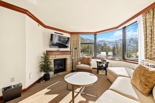6th Floor Mountain View Room - Fireplace Suite