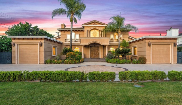 7,000 sqft Stylish Mediterranean Mansion 5 beds/6 bath w/Pool & Bball ~ MAJOR INTERNATIONAL SPORTING EVENT