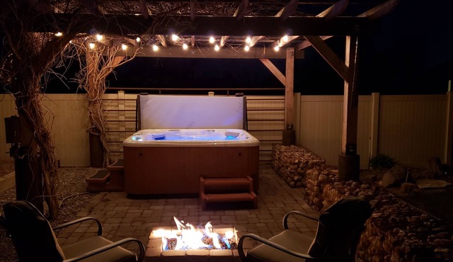8 Bedrooms · 6 Kings · Sleeps 20 · Hot Tub, Cinema & Arcade