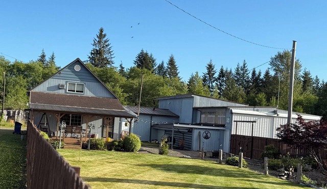 A Cozy Retreat tucked into one of Fork‘s historic industrial neighborhoods
