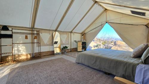 A Cozy Sunrise Glamping Escape with Panoramic View