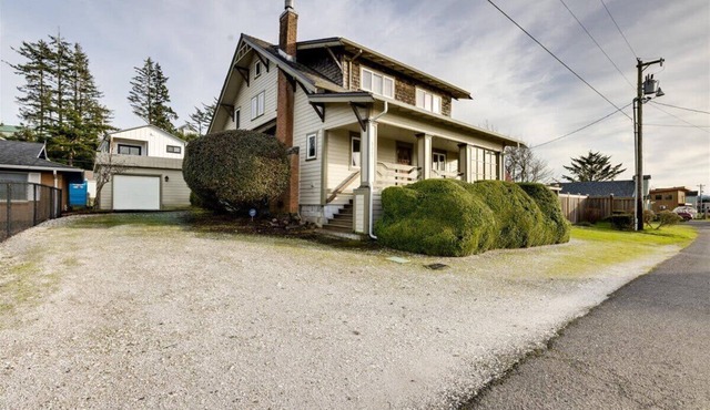 A Craftsman style gem, hot tub, close to ocean