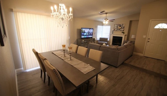 Abbeyville · 33% off Special Elegant 1 Story W/Pool close to strip & Shopping!