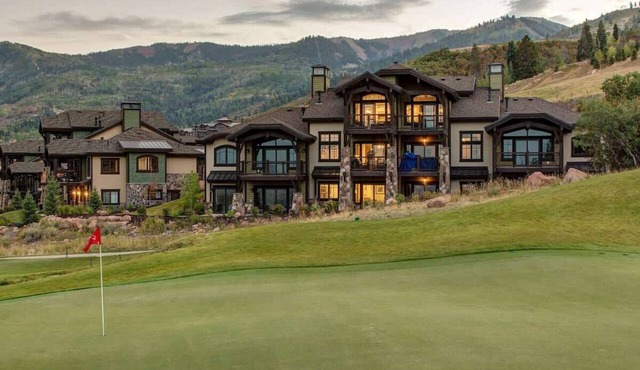 Abode at Fairway Springs, walk to gondola, canyons shuttle, hot tub
