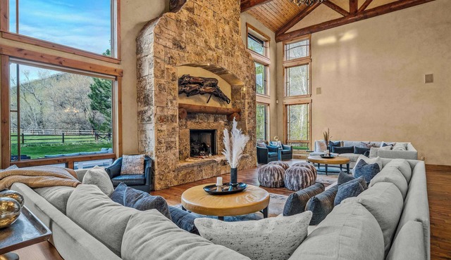Abode at Trail Creek Canyon, views, hot tub, games