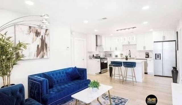 Adams St 3BR 2BA Mid Unit | Near Downtown SD