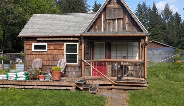 Adorable 1-bedroom Guest House with AC in Brush Prairie