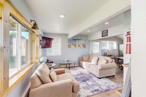 Adorable nautical-themed home with a private hot tub & ocean views