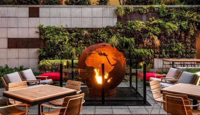 Adventurous Urban Retreat Near Hotspots – Walkable & Bike-Friendly, Pets Allowed