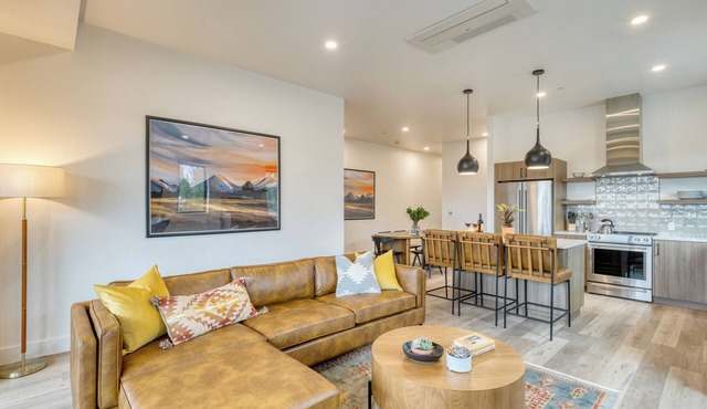 Aerie Modern 4 Unit Buyout | 4 Units w/Hot Tub + Mountain Views | Near Downtown