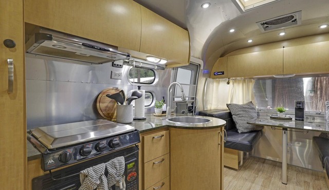 Airstream - (Magnolia)