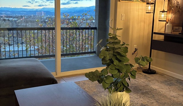 Alpenglow: Townhome 2Kings & 2full ba, Mt. Rose & Reno City Views - Close to All