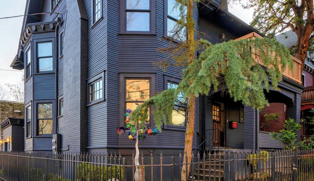 Alphabet District Gem AC Patio Fast WiFi