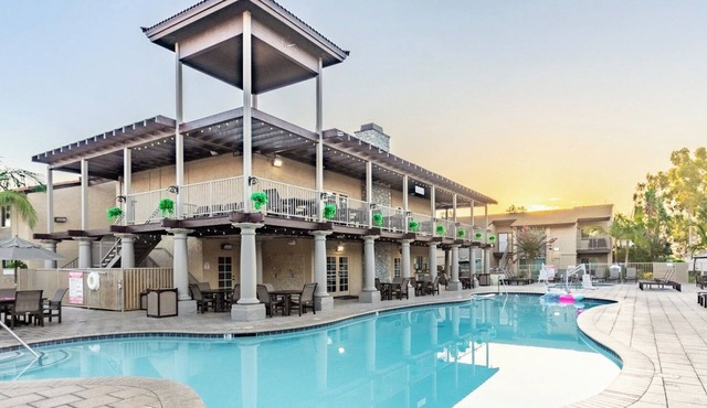 Anaheim | Family Disney Retreat | Pool + Parks | 3BR Sleeps 8