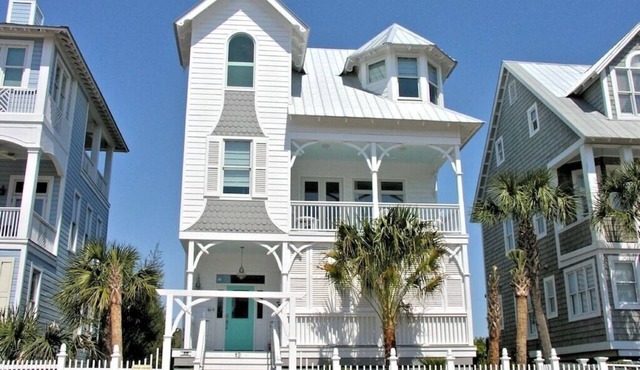Annie Laurie Cottage! w/Elevator and heated pool
