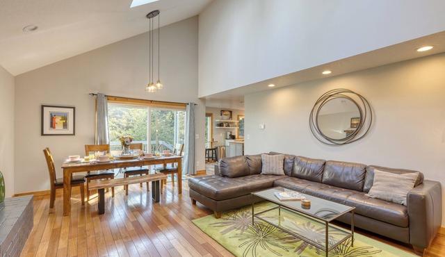 Arch Cape Retreat Hot Tub Near Cannon Beach + Haystack Rock | Royal Canoe