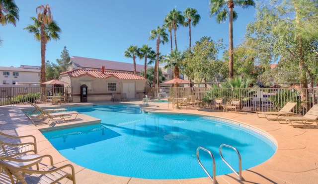 Arrive at Red Rock Canyon in just 20 minutes!