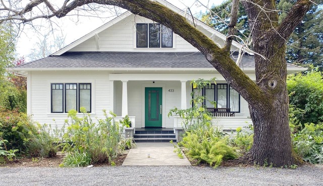 Artistic, Vintage Modern Home with Pool, Central Location