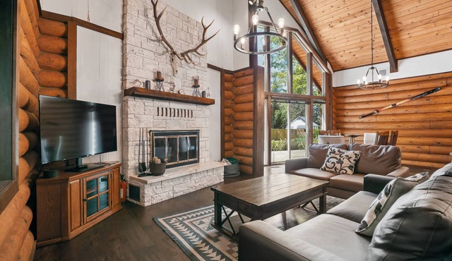 Awesome Log Home w/Separate Cabin on Two Acres, Pet Friendly, Hot Tub, Patio,15 Miles to Mt. Hood