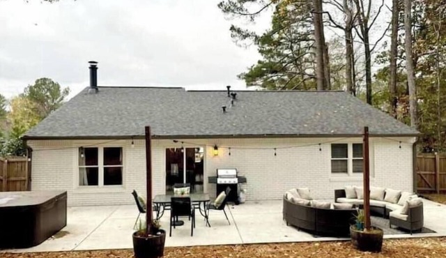 Backyard Oasis by Lake Peachtreenn