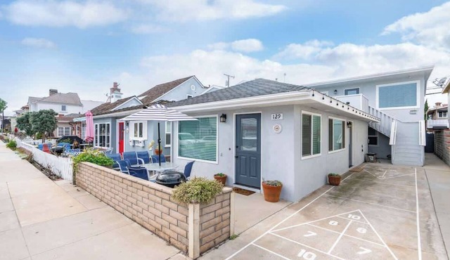 Balboa Island Duplex Near Ferry, Patio and Parking