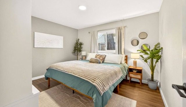 Basecamp GP | Entire 4BR Duplex Near Downtown