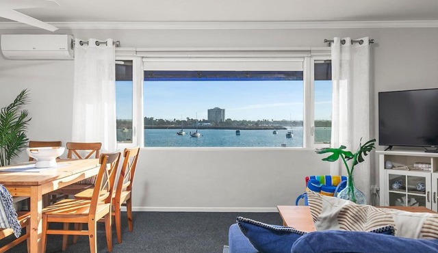 Bayfront 1-BR with Stunning View Steps to the Sand