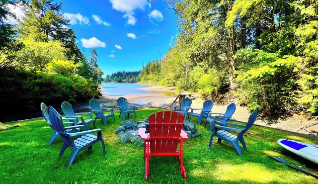 Bayfront PNW Lodge: Dock, Pickleball & Guest House