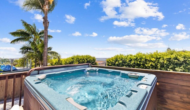 Bayview Escape with Hot Tub and Pickleball