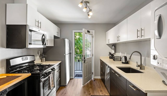 (BC2bG) World Cup Spacious Condo for Group Travel