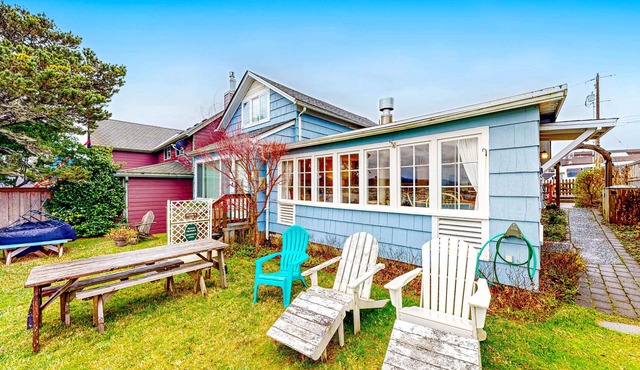 Beach House with Panoramic Bay Views, Walk to Bayfront Dining & Attractions