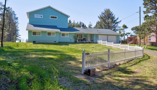 Beach Retreat - Dog Friendly-Beachfront-Beach Path