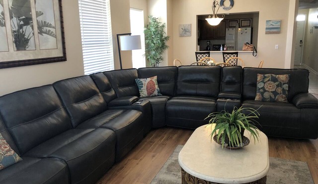 Beachside Condo - Family Friendly & just a short block away from the ocean.