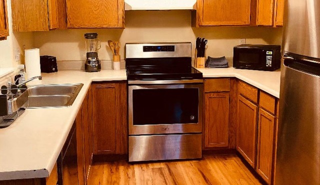 Beautiful 2BR/2BA Near Downtown Seattle – Central & Convenient