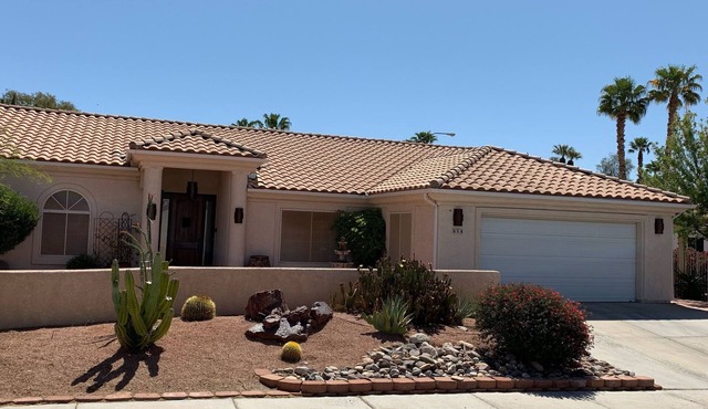 Beautiful 3 Bedroom Desert Retreat - Entire Home with huge covered patio!