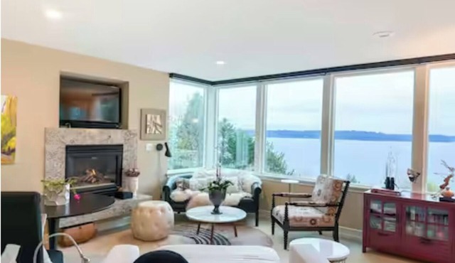 Beautiful 3-bedroom home with gorgeous Puget Sound views. Must see!