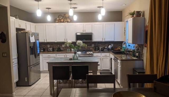 Beautiful 4br /10min Airport, Strip, Raiders Stadium - Parking