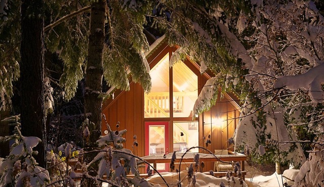 Beautiful Cabin With Partial Views of Mt. Adams