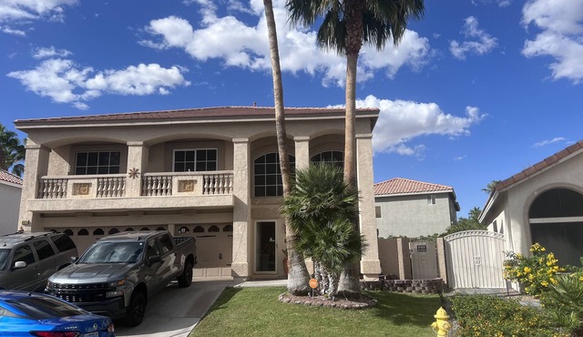 Beautiful Cozy home with 5 bdr and 3 baths. Great for families, entertainment.