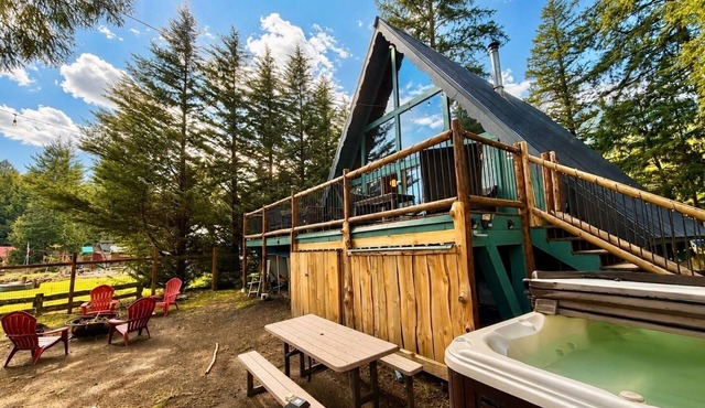 Beautiful, Cozy, Riverfront A-Frame Cabin+Hot tub