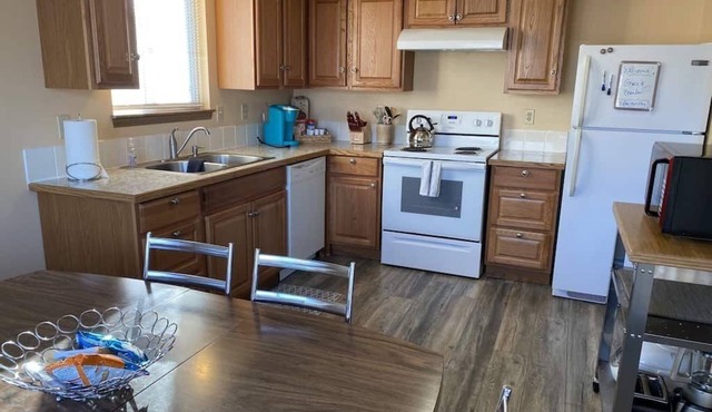 Beautiful East Valley 2BR APT 3