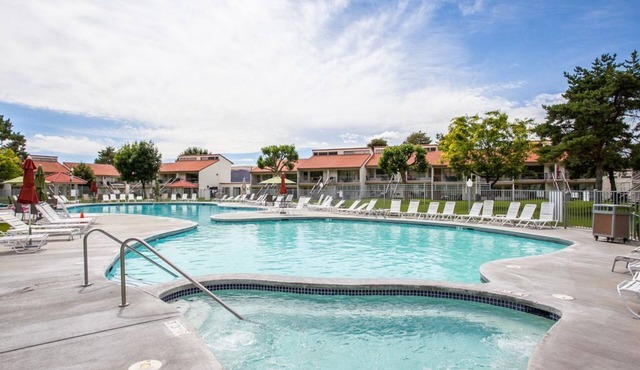 Beautiful Fully Remodeled Condo Sleeps 6-8