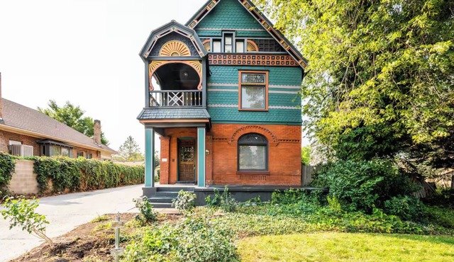Beautiful historic manor! 5 bed 5 baths! - 10 minutes from downtown SLC
