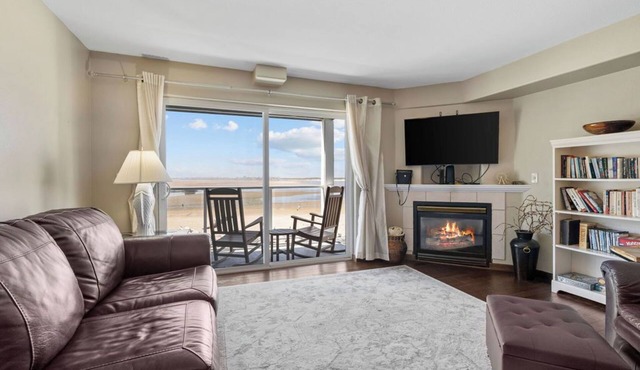 Beautiful Luxury Bay View Condo!
